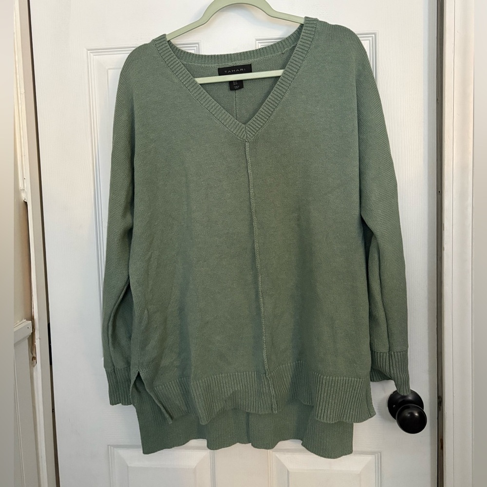 Tahari Women's Sage V-Neck Sweater